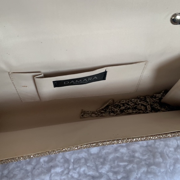 Shiny gold clutch with optional linked straps - Picture 4 of 5